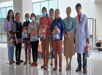 VĂN PHÒNG ĐẠI DIỆN IPSEN PHARMA TẠI THÀNH PHỐ HỒ CHÍ MINH THĂM HỎI VÀ TẶNG 100 PHẦN QUÀ CHO NGƯỜI BỆNH