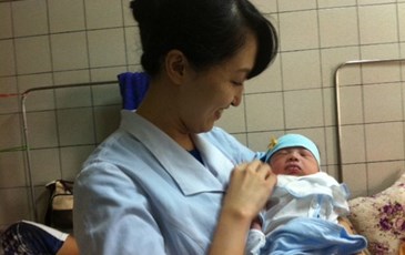 Điều dưỡng người Nhật Bản cứu sống bé sơ sinh