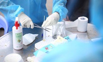 KHẨN CẤP LẤY MẪU XÉT NGHIỆM TẠI XÃ THỚI TAM THÔN, HÓC MÔN