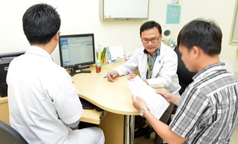 Quản lý sử dụng kháng sinh: Kiểm soát từ bệnh viện đến nhà thuốc