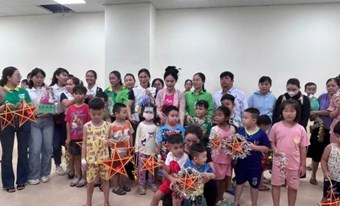 Ấm áp “Ngày hội Trăng Rằm năm 2025” tại Bệnh viện Đa khoa Khu vực Hóc Môn